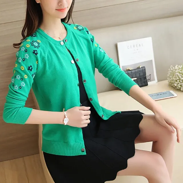 Short cardigan sweater sweater